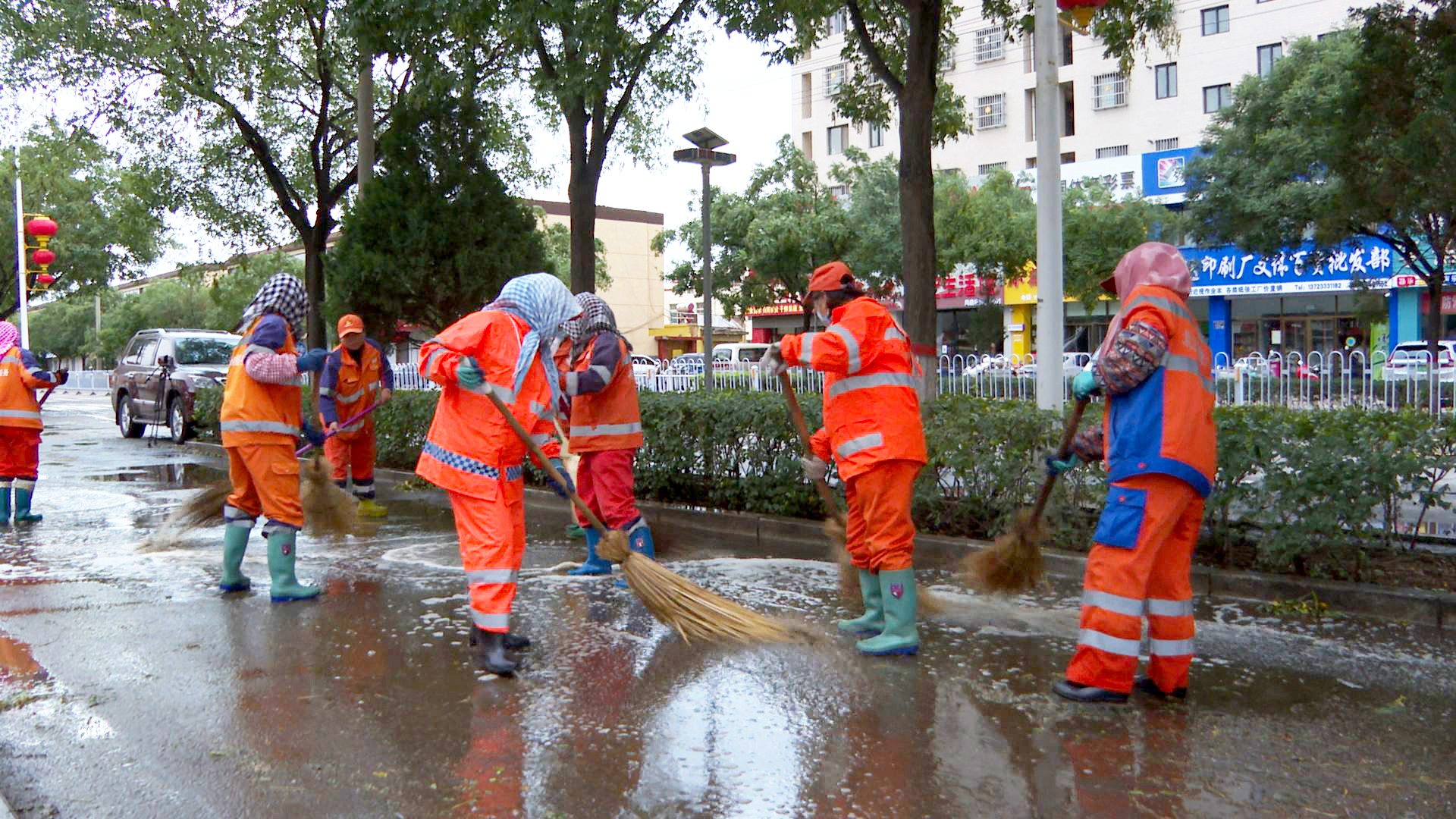 中宁县：雨后清扫忙不停 全力以赴保畅通 (10)1.jpg